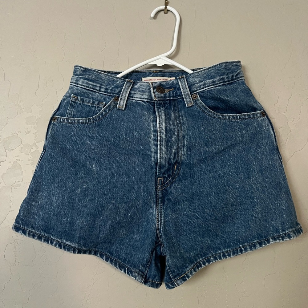 Levi’s High Wasted Mom Shorts Dark Wash